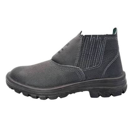 BOTINA COURO PRETA COM ELASTICO BIDENSIDADE CARTOOM N.41