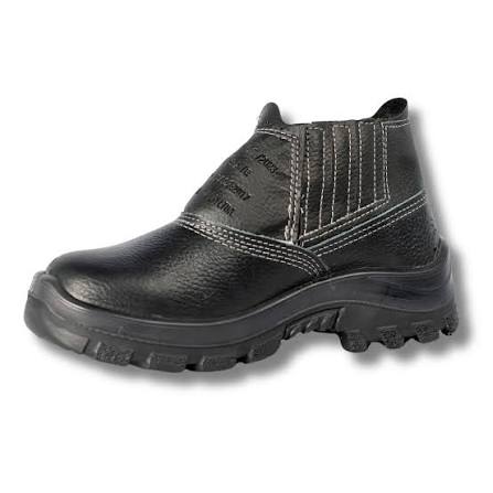 BOTINA COURO PRETA COM ELASTICO BIDENSIDADE CARTOOM N.43